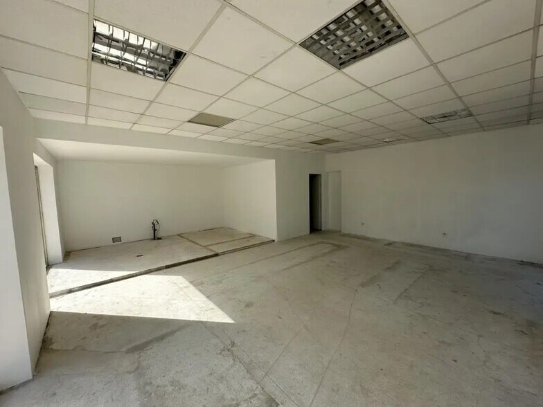 Local commercial dans Montauroux à louer - Photo de l’immeuble – Image 1 sur 3