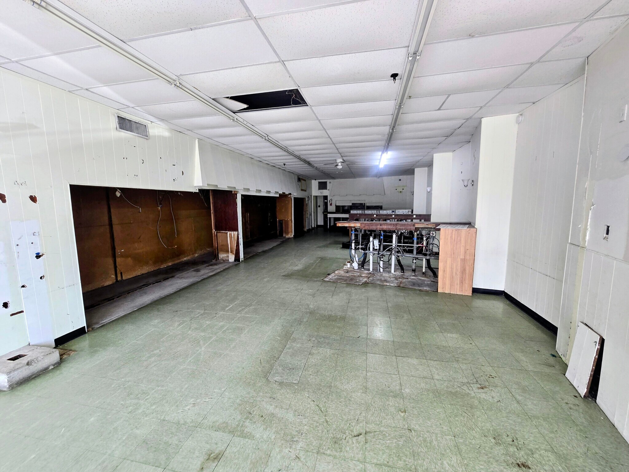 5277 N Elston Ave, Chicago, IL à louer Photo intérieure– Image 1 sur 8