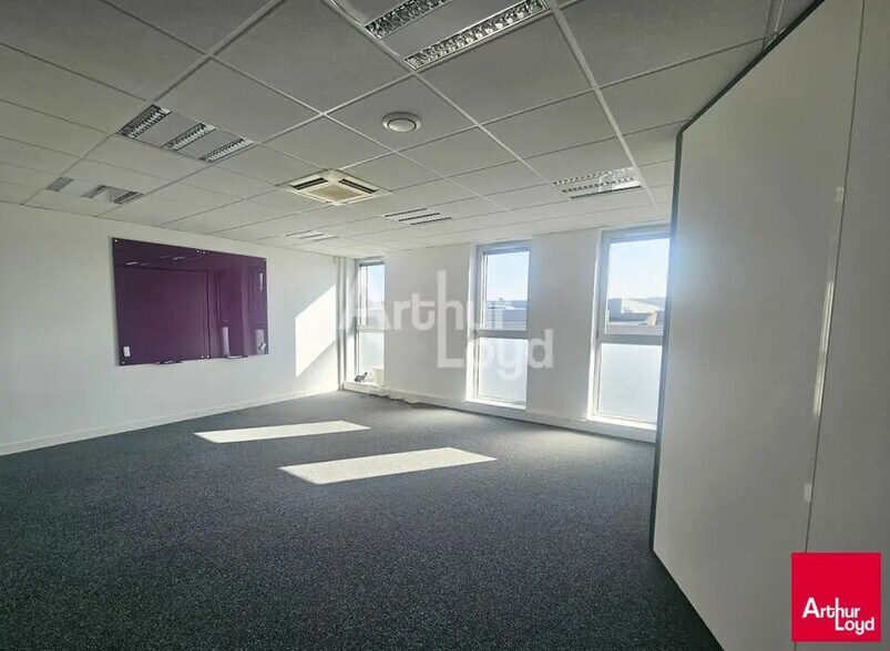 Bureau dans Beaucouzé à louer - Photo de l’immeuble – Image 1 sur 7
