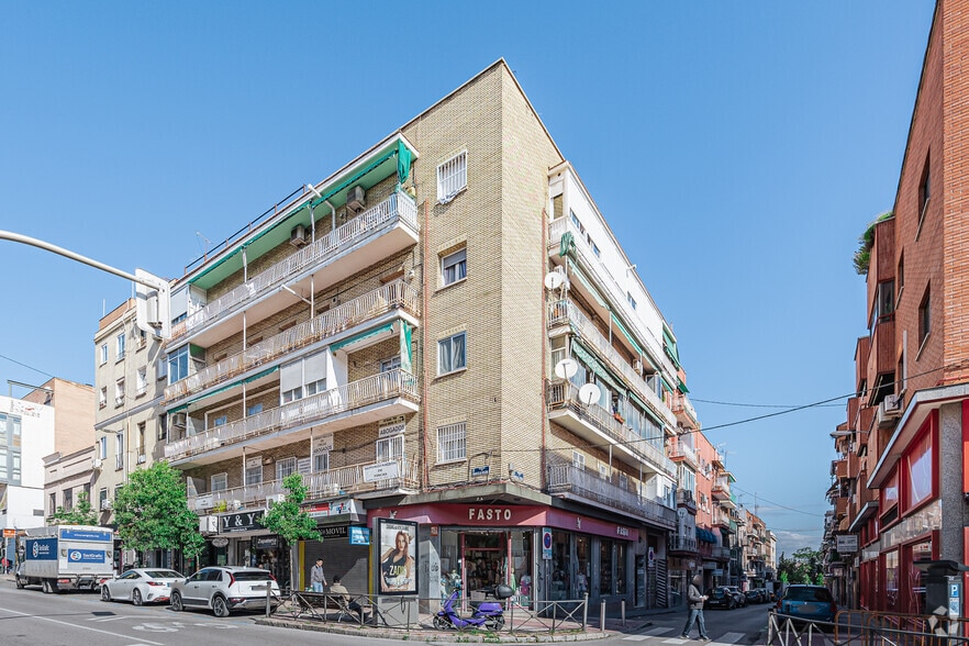 Immeuble residentiel dans Madrid, Madrid à vendre - Photo principale – Image 1 sur 2