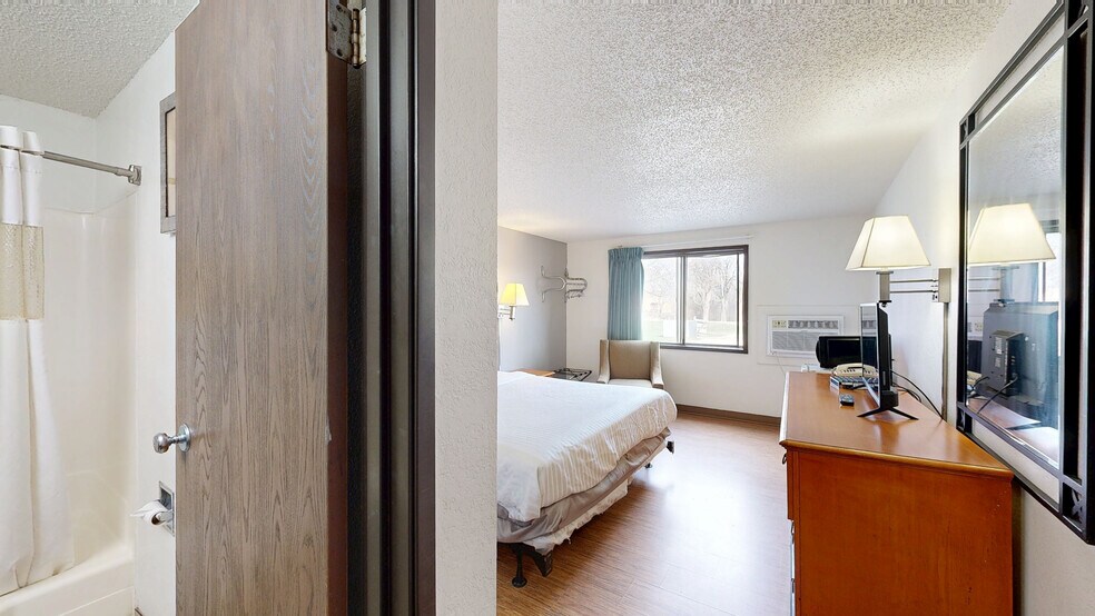 2019 E Main St, Albert Lea, MN à vendre - Numérisation 3D Matterport – Image 3 sur 20