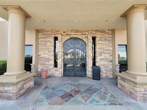 2575 Montessouri St, Las Vegas, NV à louer Photo de l’immeuble– Image 2 sur 24