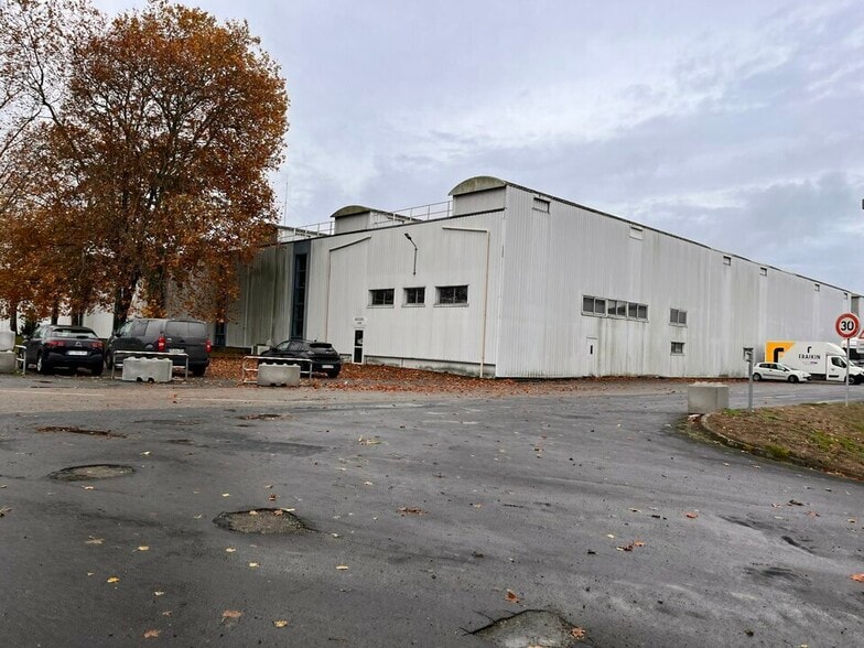 Industriel/Logistique dans Cholet à louer - Photo de l’immeuble – Image 1 sur 6