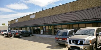 52 129 Av NW, Edmonton, AB à louer Photo de l’immeuble– Image 2 sur 11