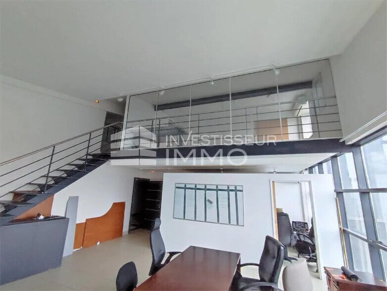 Bureau dans Émerainville à louer - Photo de l’immeuble – Image 1 sur 7