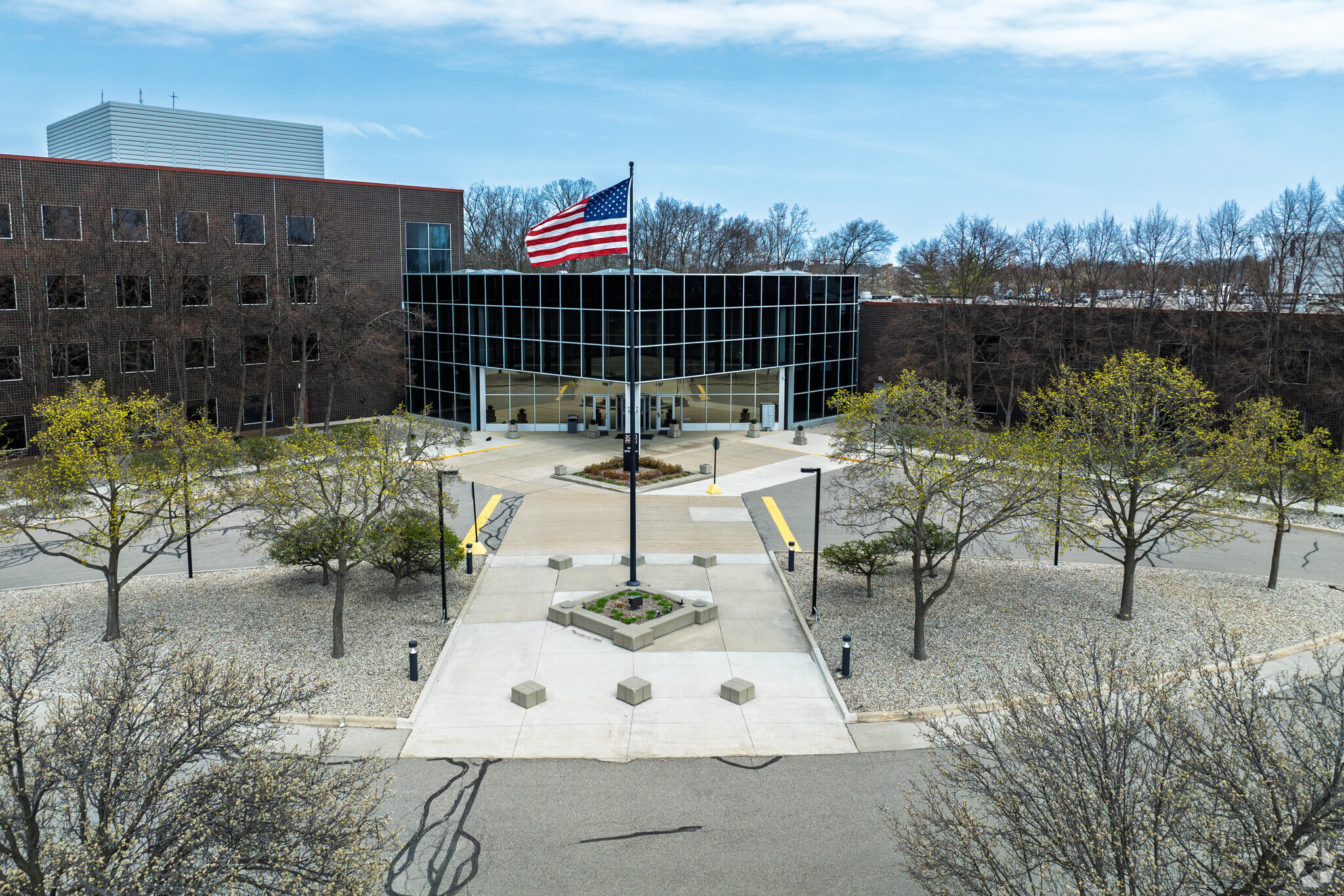3000 University Dr, Auburn Hills, MI à louer Photo principale– Image 1 sur 6