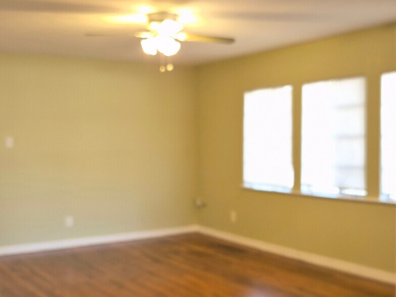 2118 Wilson Blvd, San Antonio, TX à vendre - Photo de l’immeuble – Image 3 sur 16
