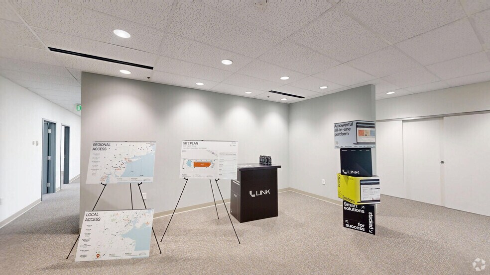 400 Cabot Dr, Hamilton, NJ à louer - Numérisation 3D Matterport – Image 2 sur 27