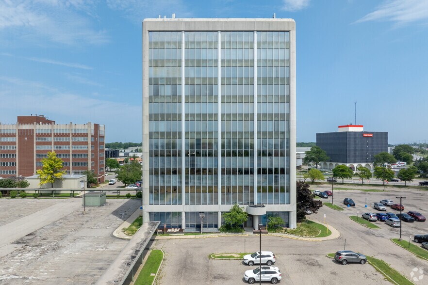 20755 Greenfield Rd, Southfield, MI à vendre - Photo de l’immeuble – Image 2 sur 12