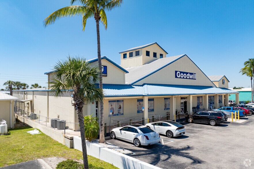 3415 Tamiami Trl, Punta Gorda, FL à louer - Photo de l’immeuble – Image 1 sur 15