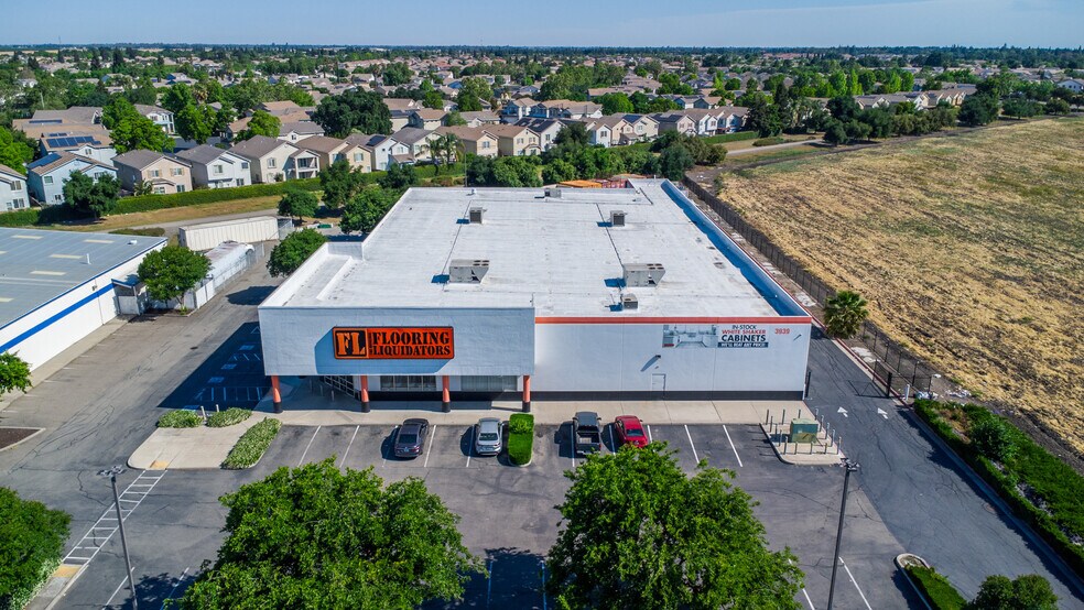 3939 E Hammer Ln, Stockton, CA à vendre - Photo de l’immeuble – Image 2 sur 12