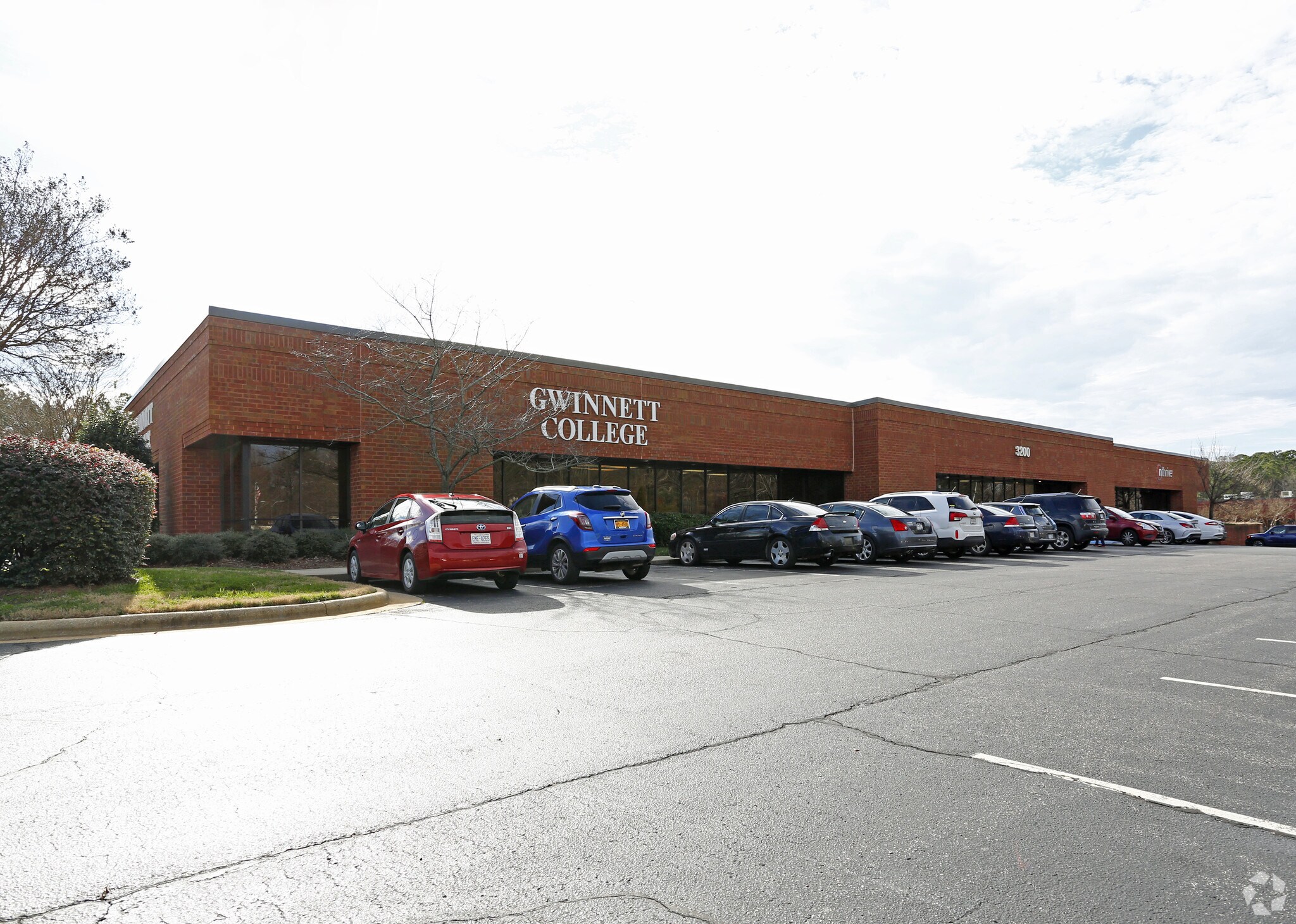 3200 Spring Forest Rd, Raleigh, NC à louer Photo principale– Image 1 sur 44