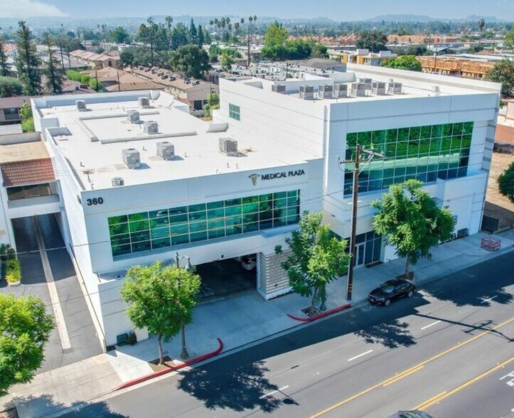 330 E Las Tunas Dr, San Gabriel, CA à louer - Photo de l’immeuble – Image 1 sur 11