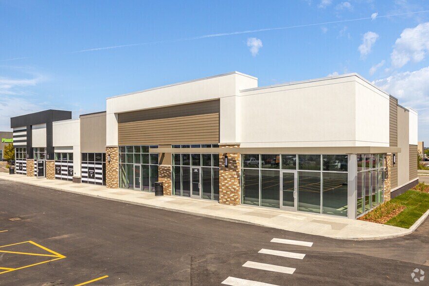935 St Albert Trl, St. Albert, AB à louer - Photo principale – Image 1 sur 2