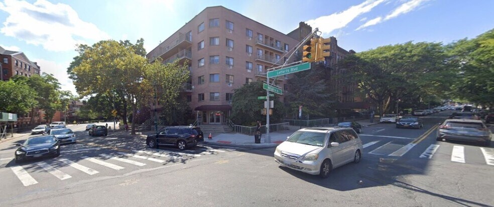 11882 Metropolitan Ave, Kew Gardens, NY à vendre - Photo de l’immeuble – Image 1 sur 37