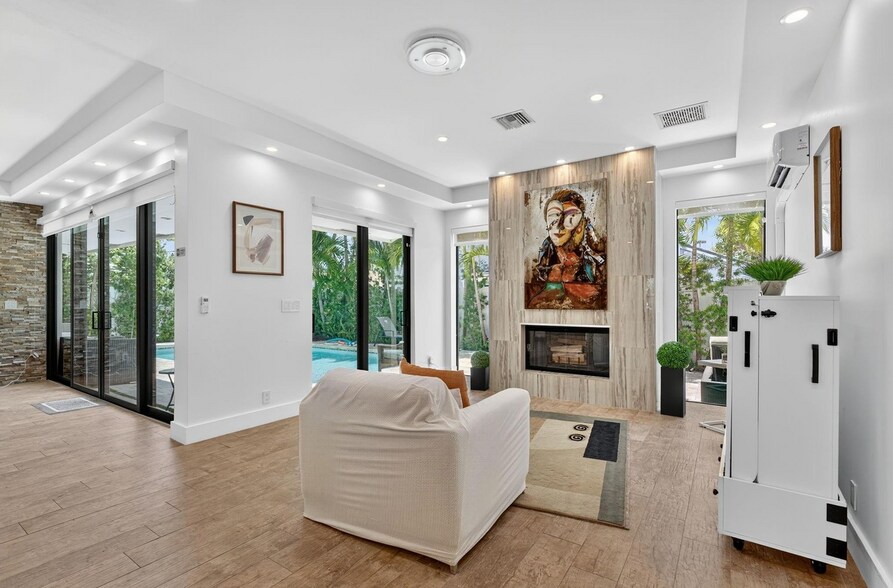2460 NE 36th St, Fort Lauderdale, FL à vendre - Photo intérieure – Image 3 sur 11