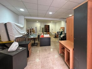 Local commercial dans Santa Coloma de Gramenet, Barcelona à louer Photo intérieure– Image 1 sur 5