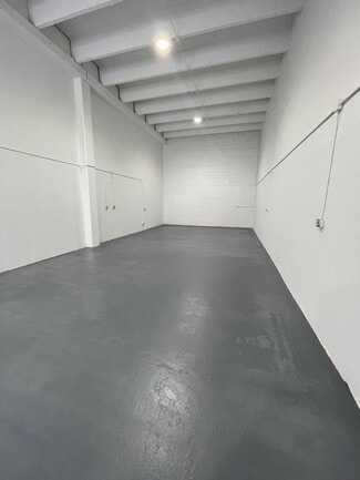 Plus de détails pour 6450-6464 NW 77th Ct, Miami, FL - Local d'activités à louer