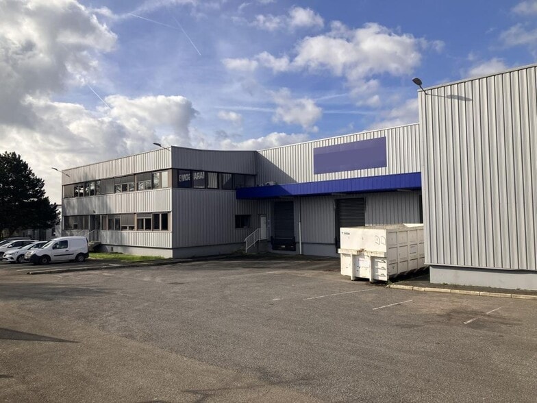 10-12 Rue De La Briqueterie, Louvres à louer - Photo de l’immeuble – Image 2 sur 6