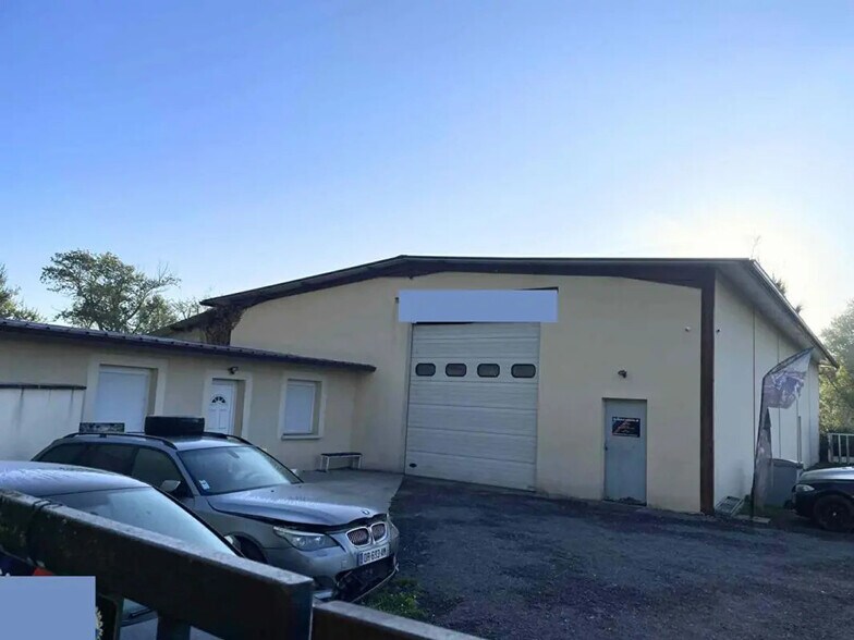 Local d’activités dans Pontpoint à louer - Photo de l’immeuble – Image 2 sur 4