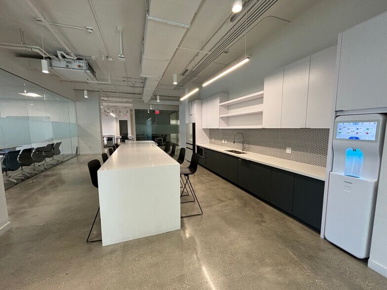 215-219 NW 24th St, Miami, FL à louer - Photo de l’immeuble – Image 3 sur 21