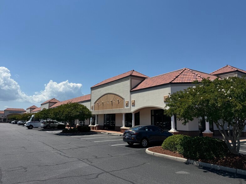 869-879 Lynnhaven Pky, Virginia Beach, VA à louer - Photo de l’immeuble – Image 1 sur 5