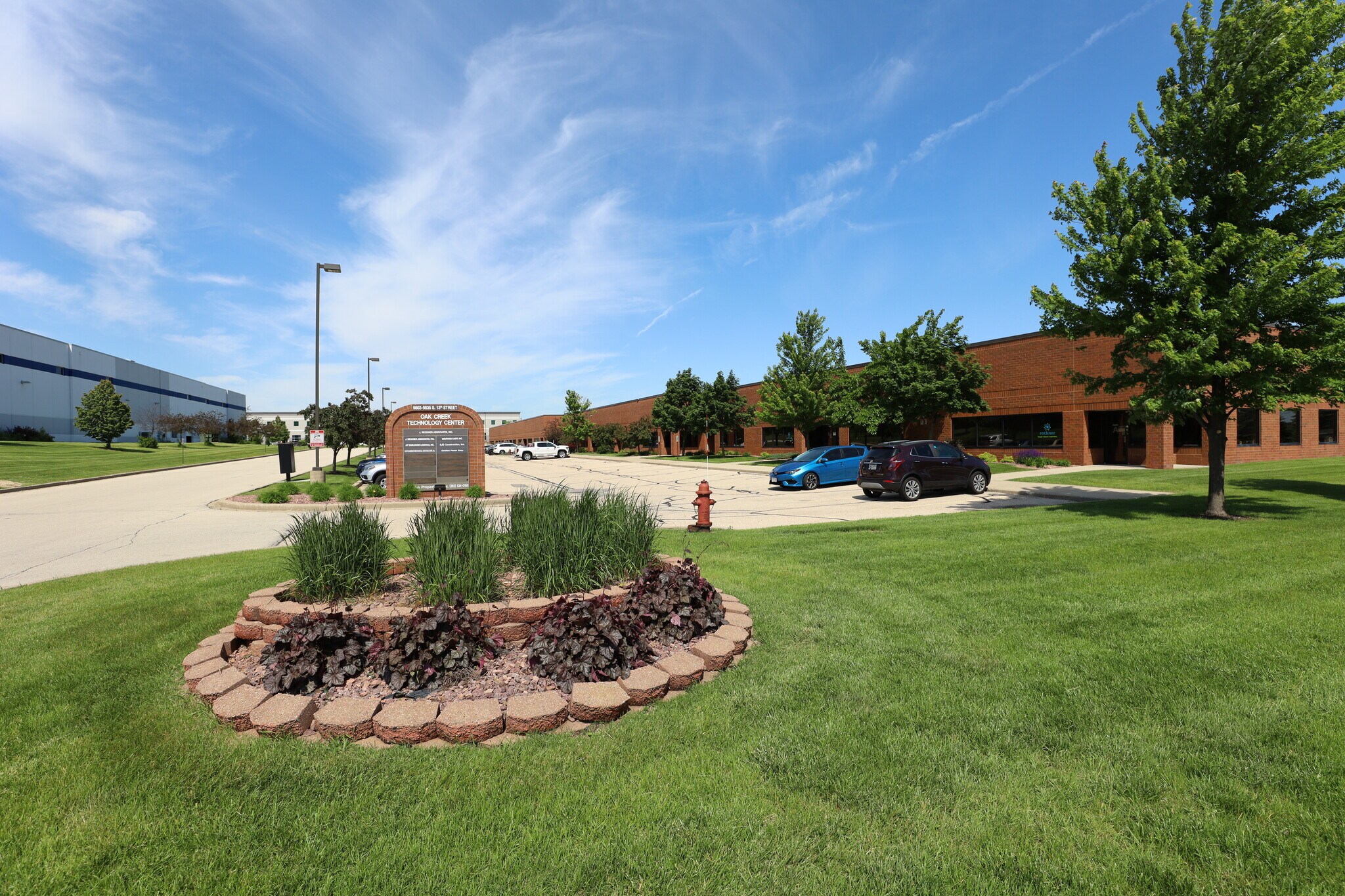 9803-9835 S 13th St, Oak Creek, WI à louer Photo de l’immeuble– Image 1 sur 10