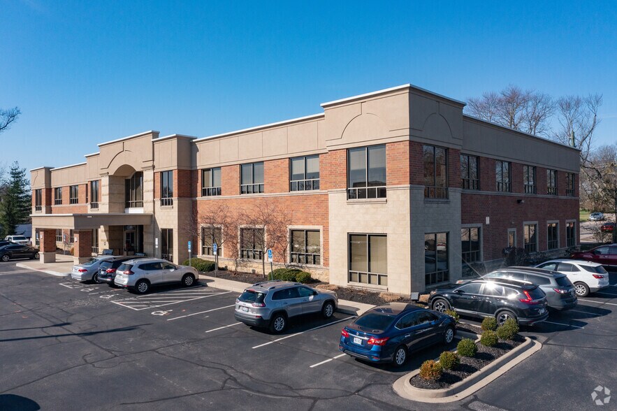 8251 Pine Rd, Cincinnati, OH à louer - Photo de l’immeuble – Image 2 sur 4