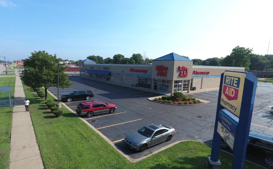 9115-9155 Telegraph Rd, Taylor, MI à louer - Photo de l’immeuble – Image 2 sur 10
