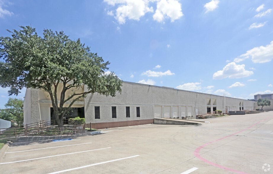 8724-8732 N Royal Ln, Irving, TX à louer - Photo de l’immeuble – Image 1 sur 11