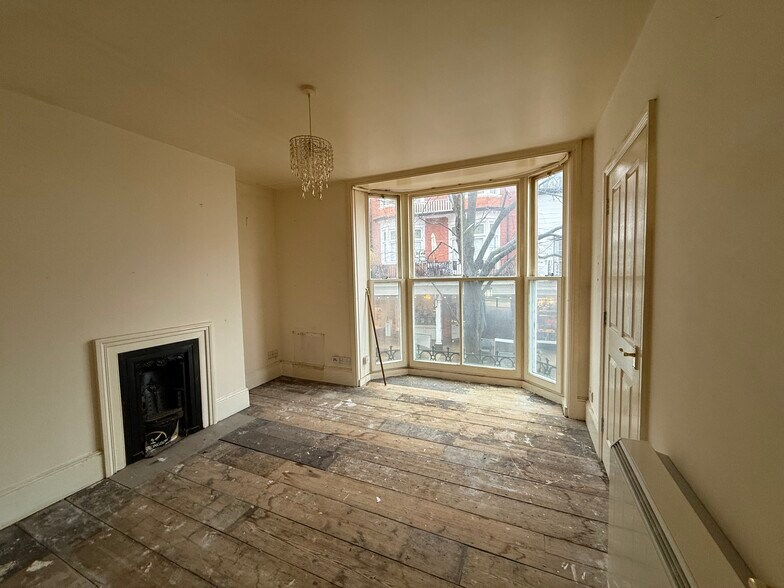 9-15 The Pantiles, Tunbridge Wells à vendre - Photo de l’immeuble – Image 3 sur 5