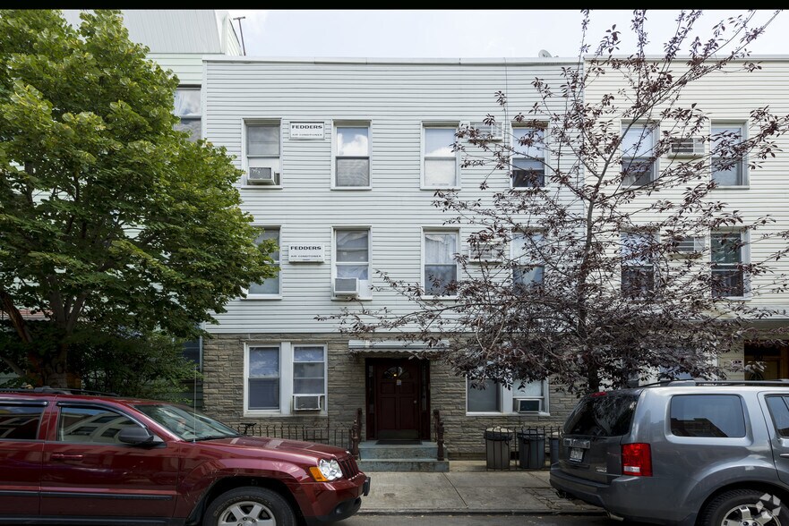 92 Diamond St, Brooklyn, NY à vendre - Photo de l’immeuble – Image 2 sur 17