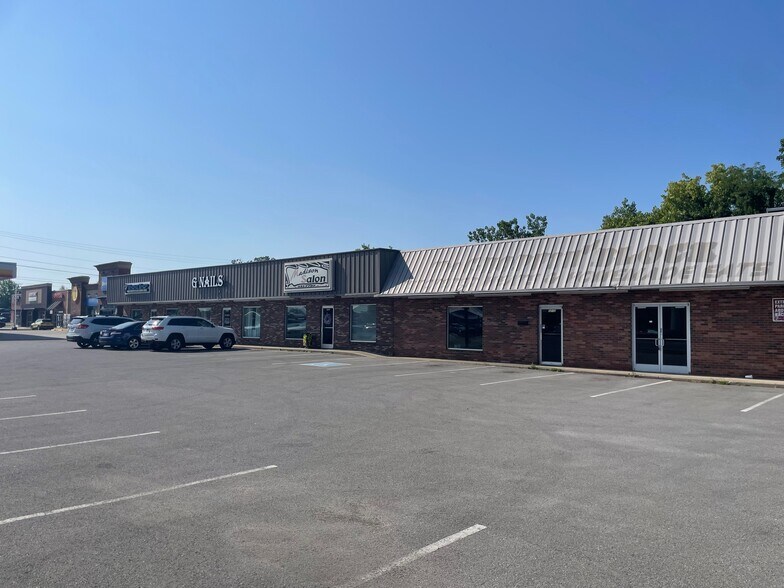 2212-2218 Madison St, Clarksville, TN à louer - Photo de l’immeuble – Image 2 sur 11