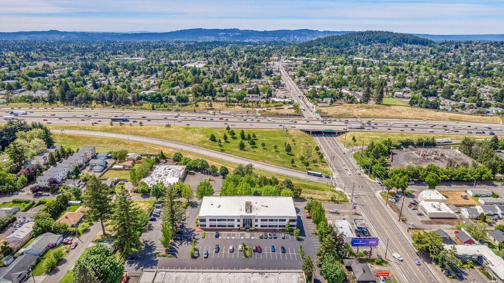 2600 SE 98th Ave, Portland, OR à louer - Photo de l’immeuble – Image 3 sur 15