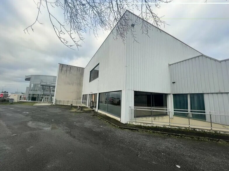 Local commercial dans Beaucouzé à louer - Photo de l’immeuble – Image 2 sur 17