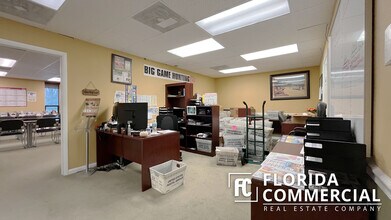 3727 SE Ocean Blvd, Stuart, FL à louer Photo intérieure– Image 1 sur 5