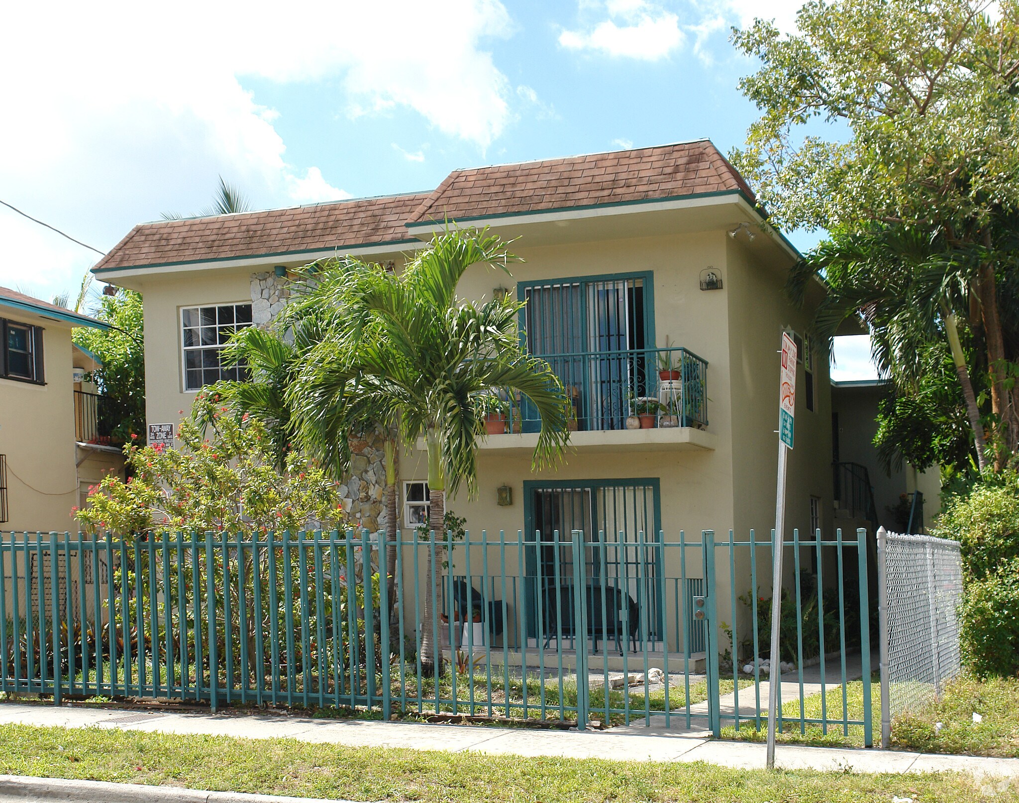 11 Unit Portfolio in Little Havana portefeuille de 2 biens à vendre sur LoopNet.fr Photo principale– Image 1 sur 4