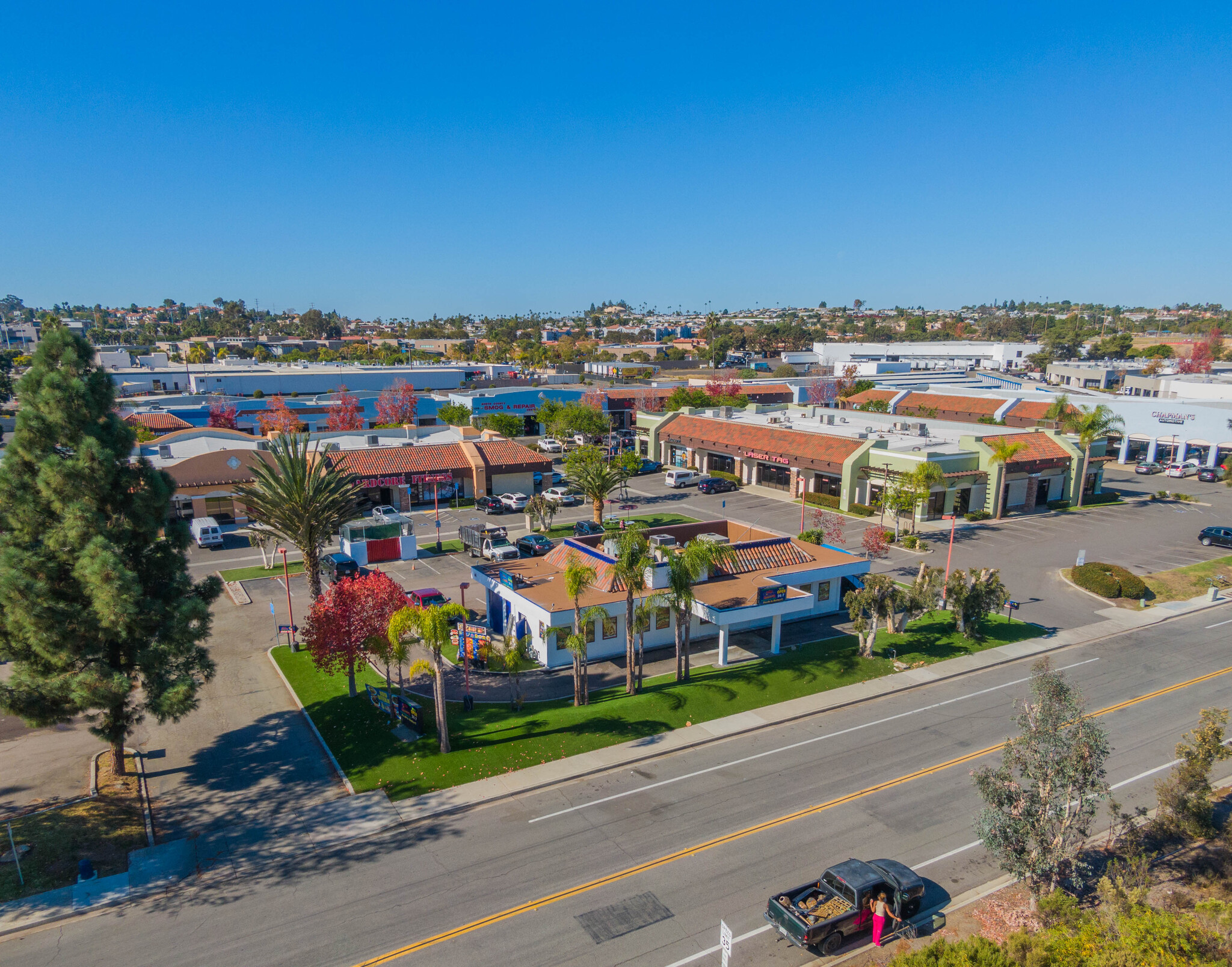580 S Pacific St, San Marcos, CA à vendre Photo de l’immeuble– Image 1 sur 38