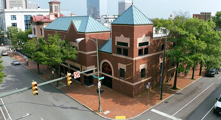 201 E Franklin St, Richmond, VA à louer - Photo de l’immeuble – Image 1 sur 11