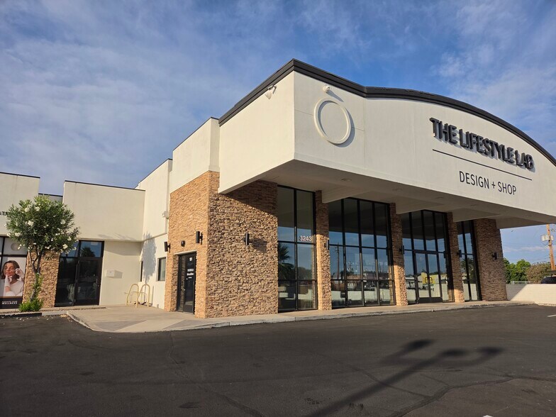 3246 E Indian School Rd, Phoenix, AZ à louer - Photo de l’immeuble – Image 1 sur 4