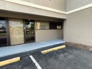 4917 Ehrlich Rd, Tampa, FL à louer Photo de l’immeuble– Image 1 sur 15