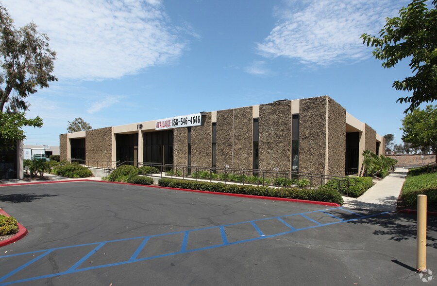 7130 Convoy Ct, San Diego, CA à louer - Photo de l’immeuble – Image 2 sur 24