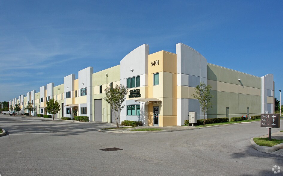 5401 N Haverhill Rd, West Palm Beach, FL à louer - Photo de l’immeuble – Image 2 sur 11