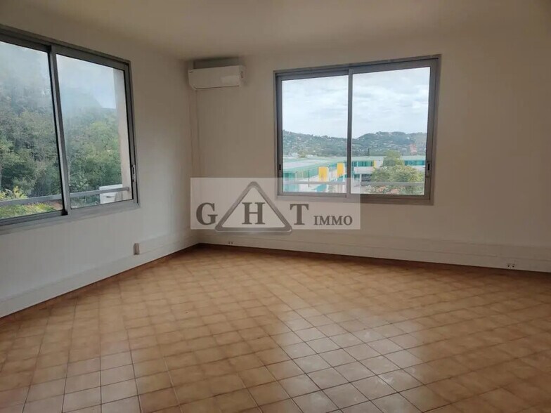 Bureau dans Grasse à louer - Photo intérieure – Image 2 sur 5