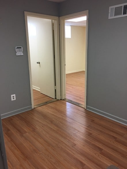 451 S Washington Ave, Piscataway, NJ à louer - Photo intérieure – Image 3 sur 23