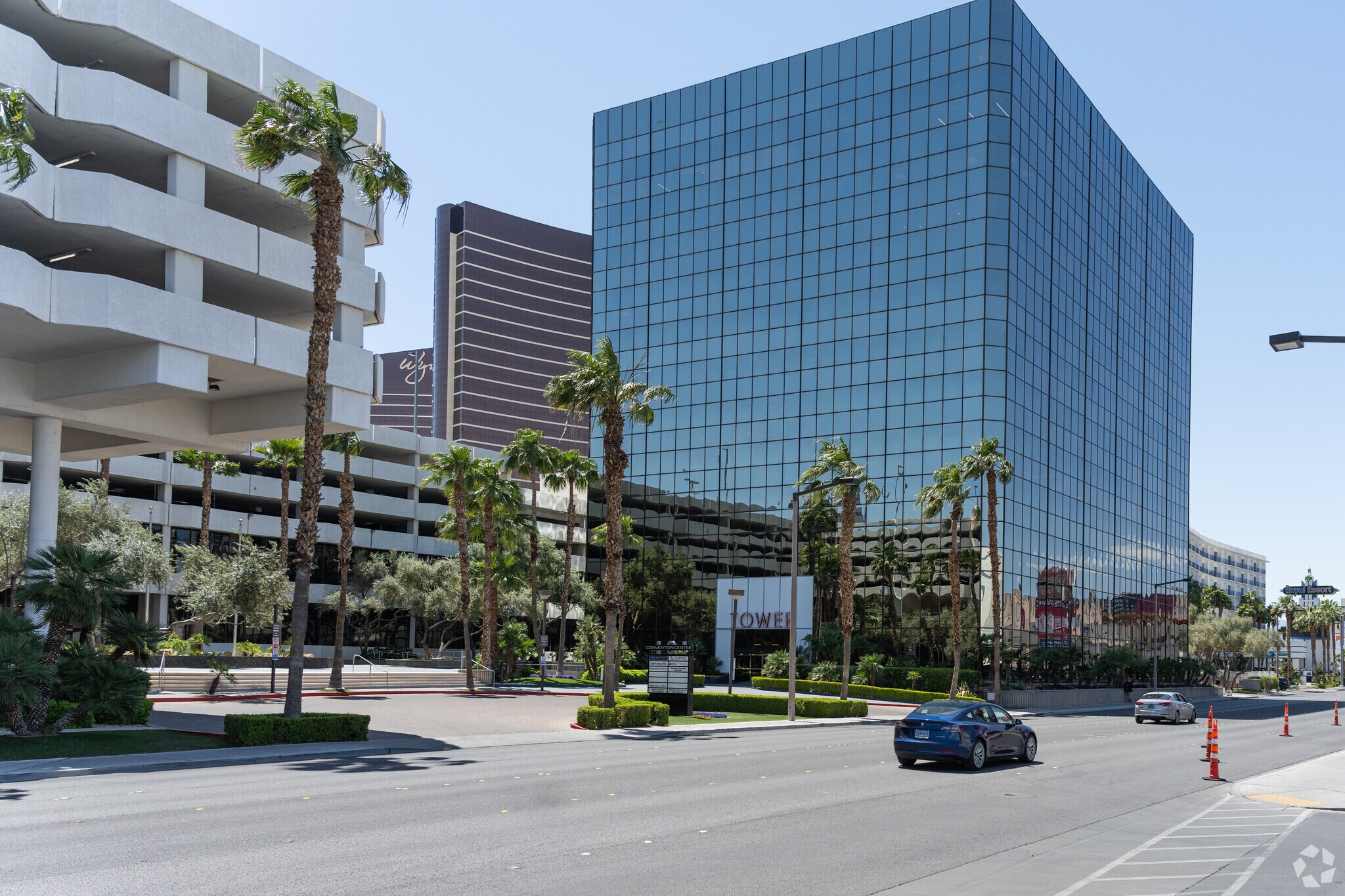 101 Convention Center Dr, Las Vegas, NV à louer Photo de l’immeuble– Image 1 sur 13