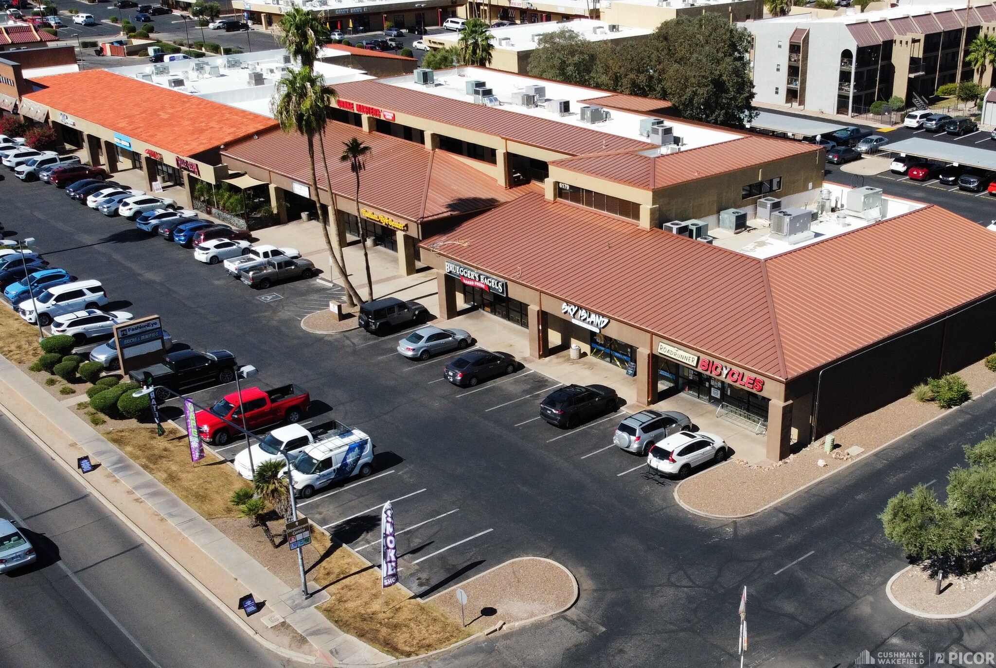 6135-6179 E Broadway Blvd, Tucson, AZ à louer Photo principale– Image 1 sur 5