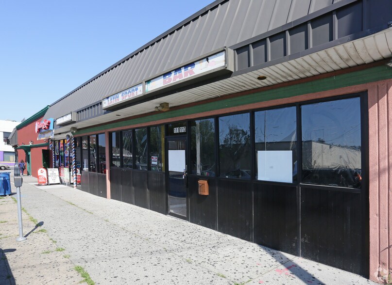 107-113 Jackson St, Hempstead, NY à louer - Photo de l’immeuble – Image 2 sur 3