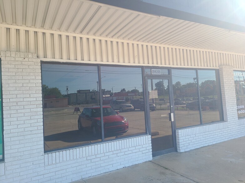 7925-7931 E 21st St, Tulsa, OK à louer - Photo de l’immeuble – Image 3 sur 4