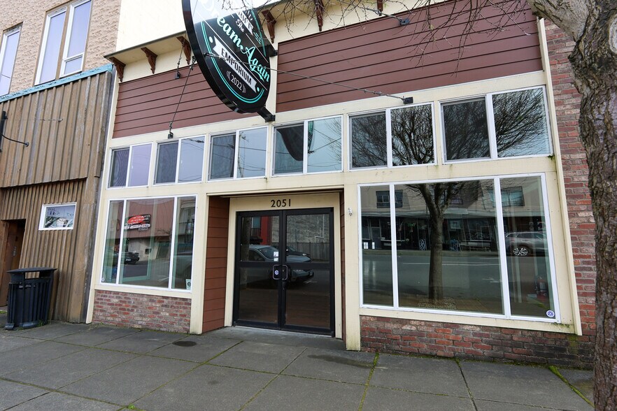 2051 Sherman Ave, North Bend, OR à vendre - Photo de l’immeuble – Image 3 sur 17